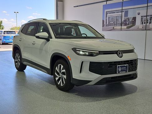 Certified 2025 Volkswagen Tiguan S FWD image 2