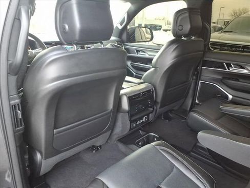 Used 2024 Jeep Wagoneer Series II w/ Flexible Seating Group image 17