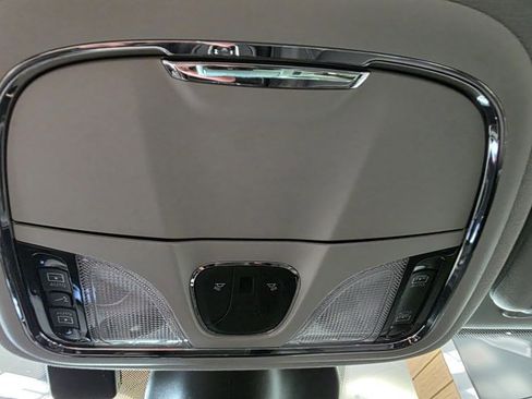 Used 2021 Jeep Cherokee Limited w/ Mopar Interior Package image 10