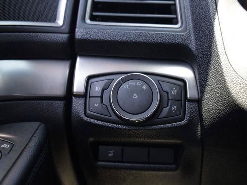 Used 2018 Ford Explorer XLT w/ Equipment Group 202A FWD image 40