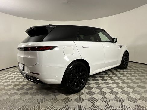 Used 2025 Land Rover Range Rover Sport Dynamic SE image 4