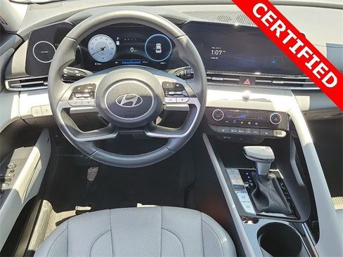 Used 2024 Hyundai Elantra Limited image 3