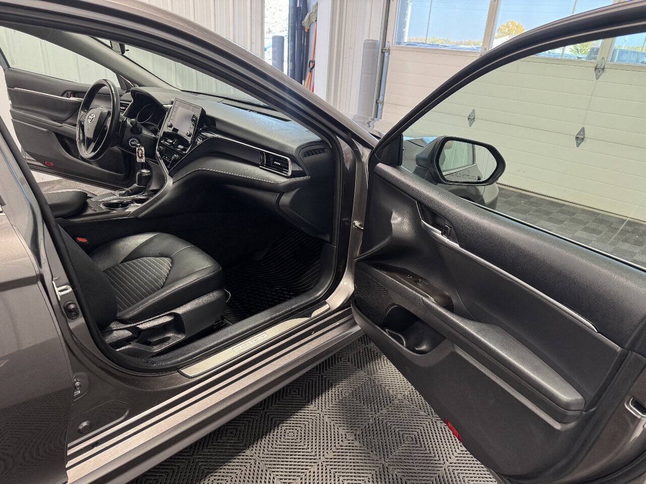Used 2024 Toyota Camry SE FWD image 14