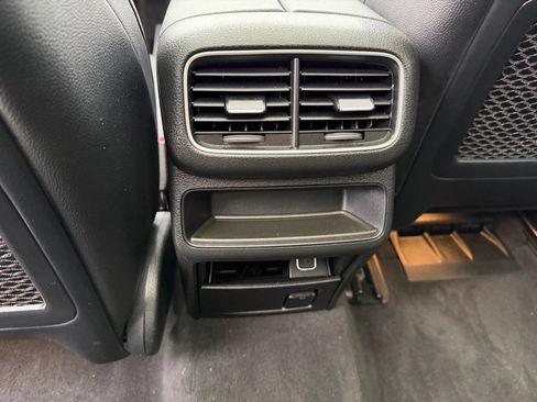Used 2021 Mercedes-Benz GLE 350 4MATIC image 25