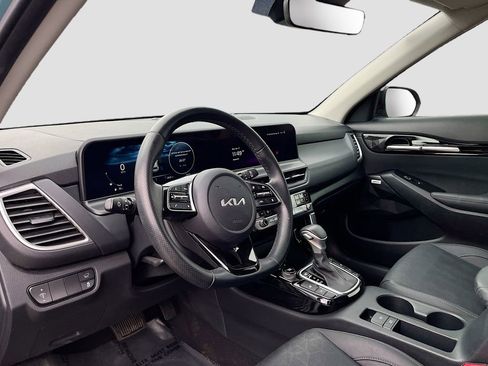 Used 2025 Kia Seltos SX AWD/4WD image 9