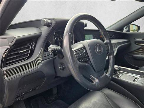 Used 2019 Lexus LS 500 w/ Accessory Package (Z2) RWD image 9