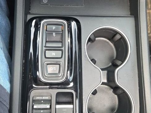 Used 2025 Honda Pilot Touring image 32