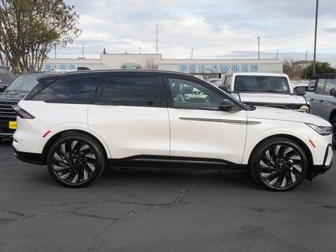 Used 2024 Lincoln Nautilus Reserve w/ Equipment Group 202A image 5