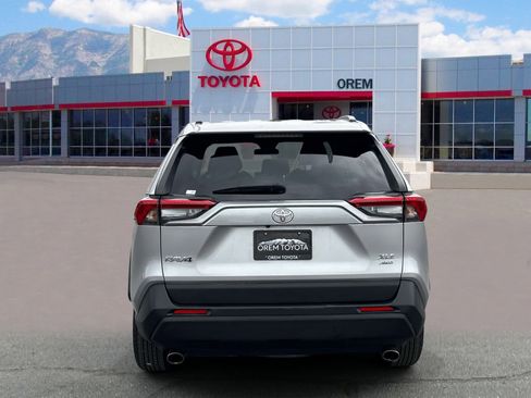 Used 2020 Toyota RAV4 XLE image 5