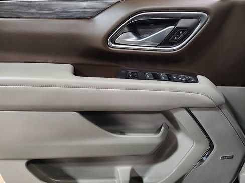 Used 2023 GMC Yukon XL SLT image 43