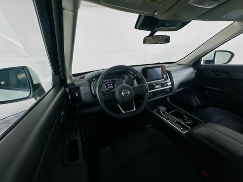 Used 2025 Nissan Pathfinder SV FWD image 18