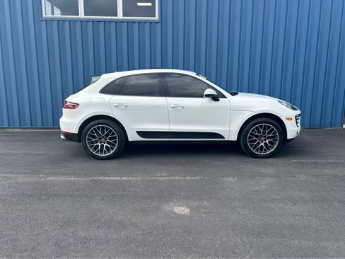 Used 2018 Porsche Macan image 16