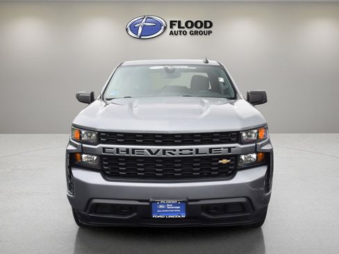 Used 2022 Chevrolet Silverado 1500 Custom w/ Safety Confidence Package image 2