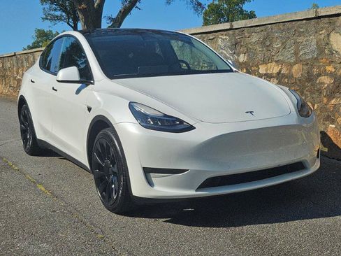 Used 2022 Tesla Model Y Long Range AWD/4WD image 12