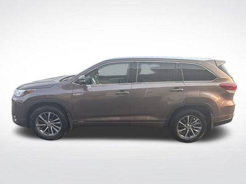Used 2018 Toyota Highlander XLE AWD/4WD image 4