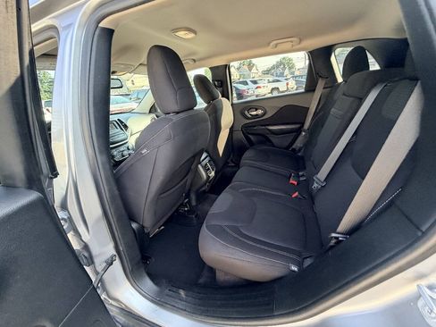 Used 2016 Jeep Cherokee Latitude AWD/4WD image 44