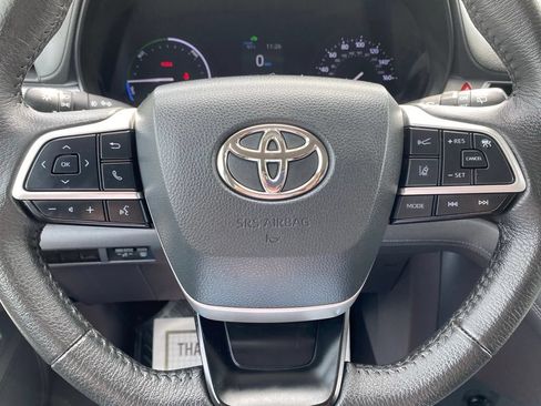 Used 2023 Toyota Sienna XLE FWD image 25