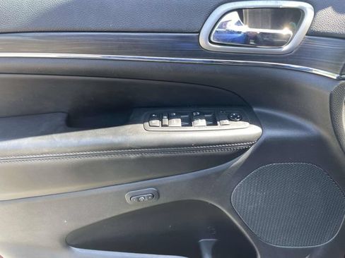 Used 2019 Jeep Grand Cherokee Limited AWD/4WD image 22