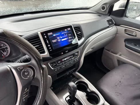 Used 2017 Honda Pilot EX image 19