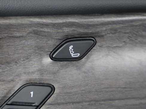 Used 2022 Jeep Grand Cherokee Overland w/ Luxury Tech Group IV image 46