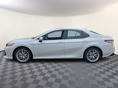 Certified 2020 Toyota Camry XLE w/ Sunroof Package FWD image 10