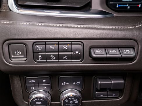 Used 2023 GMC Yukon Denali Ultimate AWD/4WD image 33