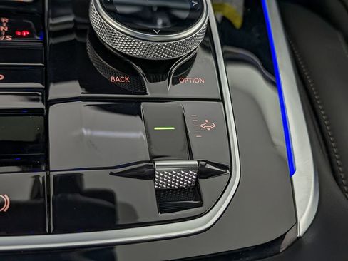 Certified 2025 BMW X7 M60i w/ Executive Package image 30