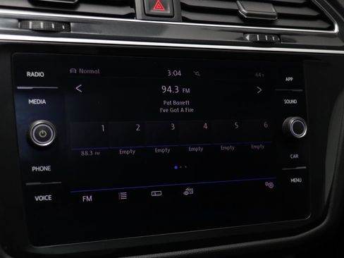 Used 2018 Volkswagen Tiguan SE w/ Panoramic Sunroof Package image 8