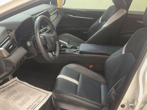 Used 2025 Toyota Camry SE w/ Convenience Package image 5