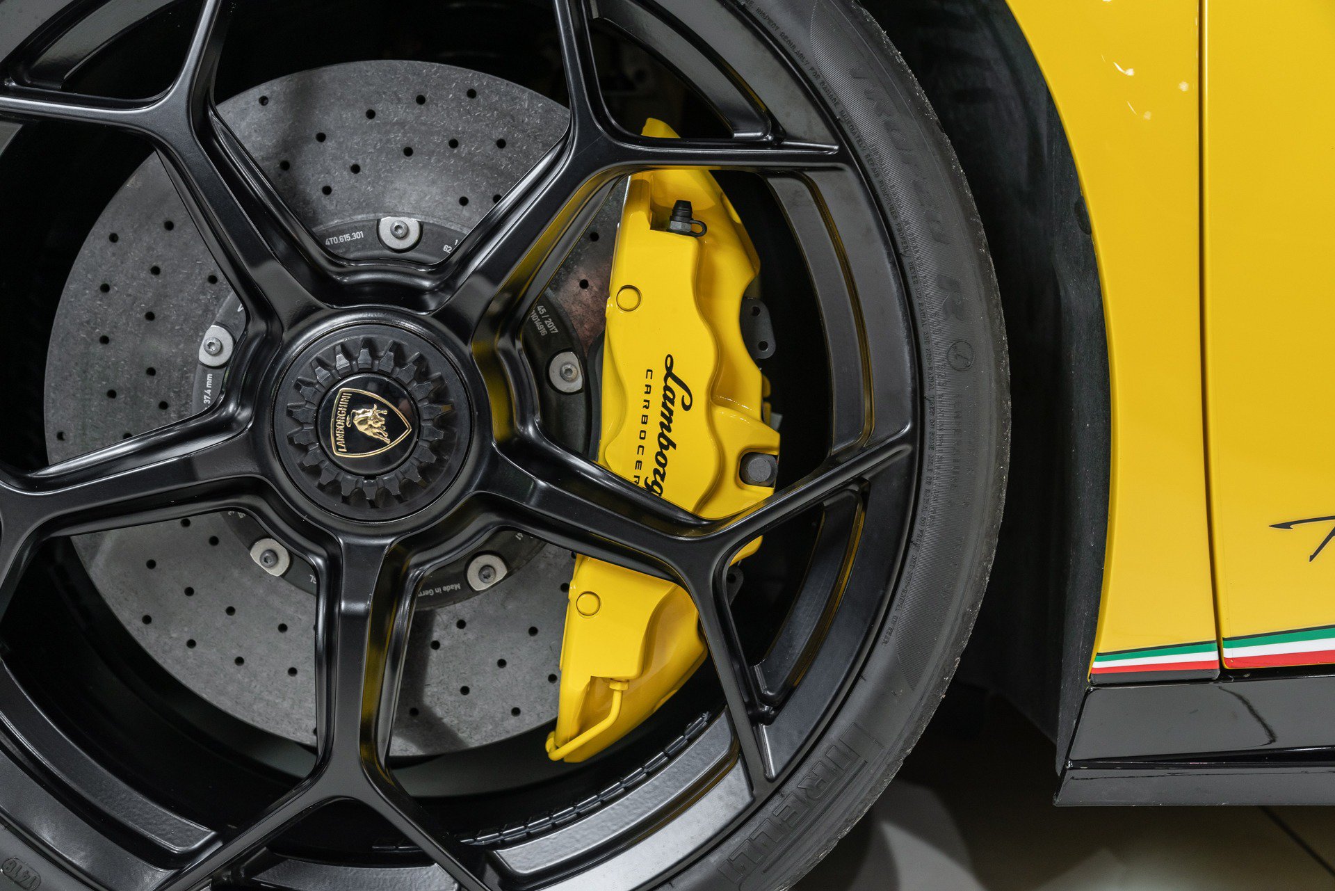 Used 2018 Lamborghini Huracan Performante AWD/4WD image 52