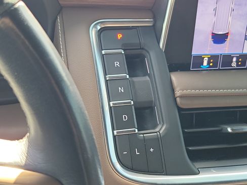 Used 2021 Chevrolet Tahoe High Country RWD image 30