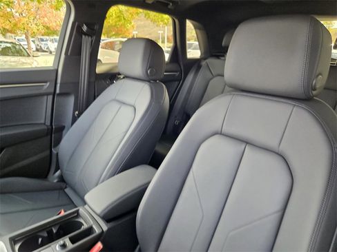 New 2025 Audi Q3 2.0T Premium image 18