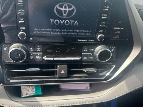 Used 2021 Toyota Highlander XLE w/ Protection Package #3 (TMS) AWD/4WD image 8