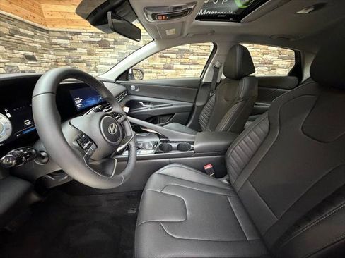 New 2025 Hyundai Elantra Limited FWD image 12