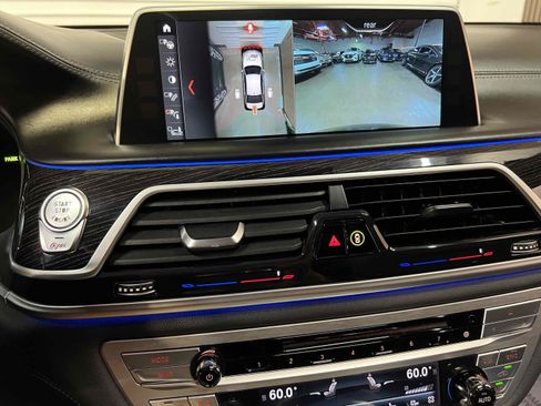 Used 2018 BMW 750i RWD image 11