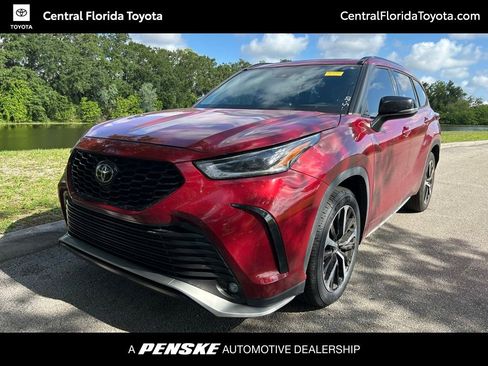 Used 2022 Toyota Highlander XSE FWD image 1