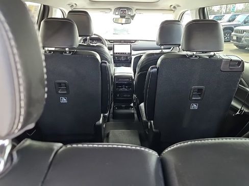 Certified 2023 Jeep Grand Cherokee L Limited w/ Black Appearance Package AWD/4WD image 12