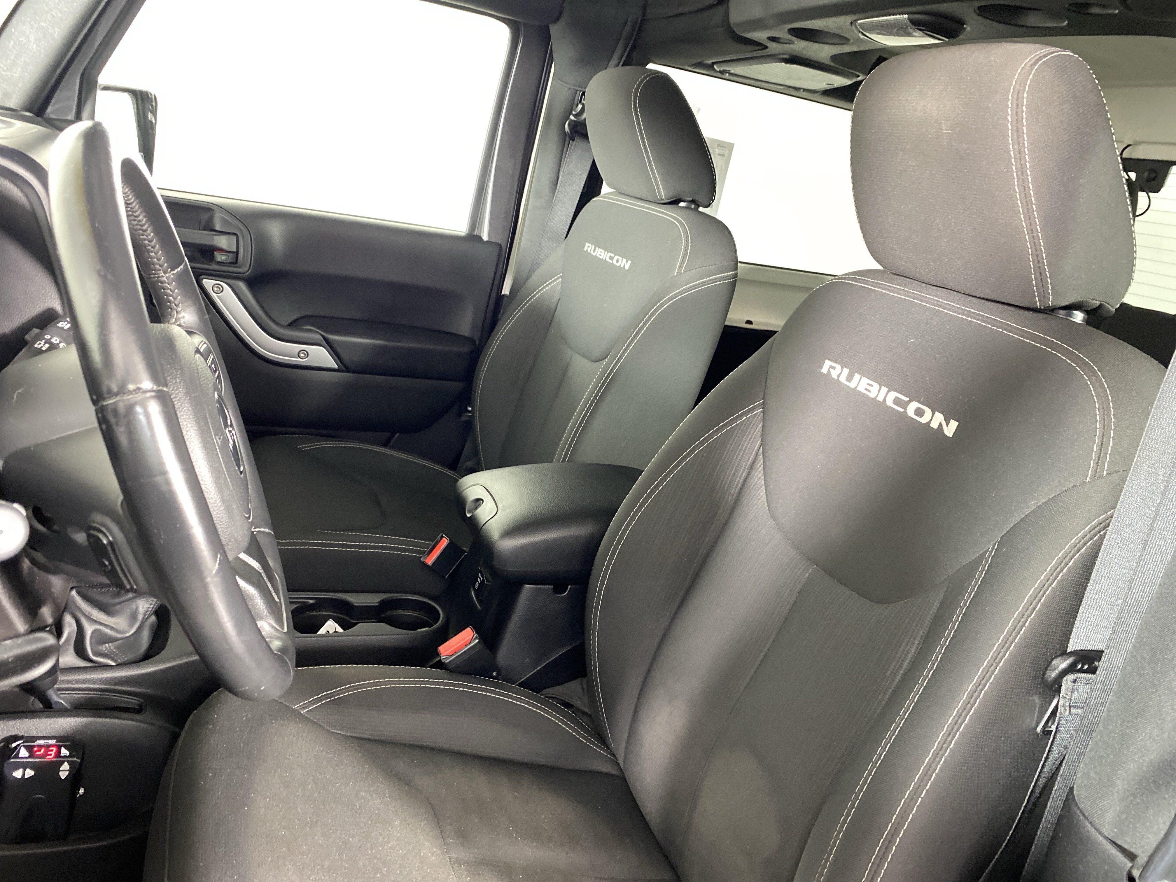 Used 2016 Jeep Wrangler Rubicon w/ Dual Top Group AWD/4WD image 14
