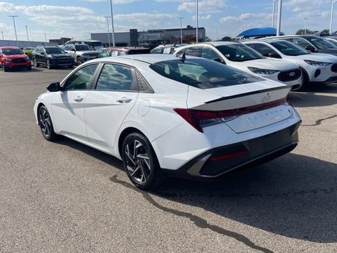 Used 2025 Hyundai Elantra Sport FWD image 4