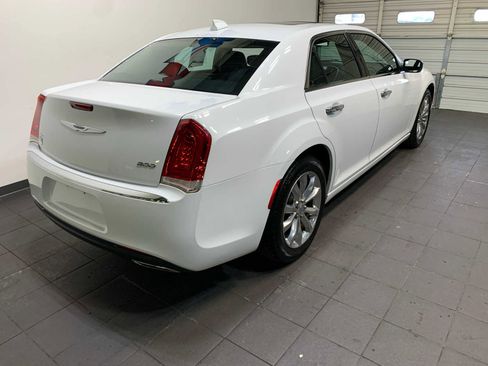 Used 2019 Chrysler 300 Limited image 2