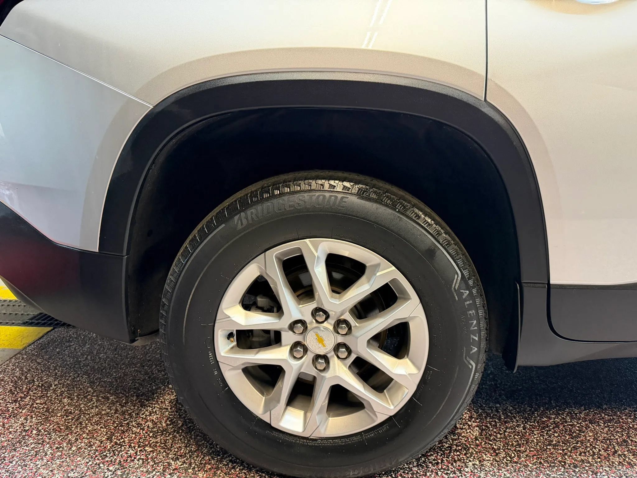 Used 2022 Chevrolet Traverse LS AWD/4WD image 36