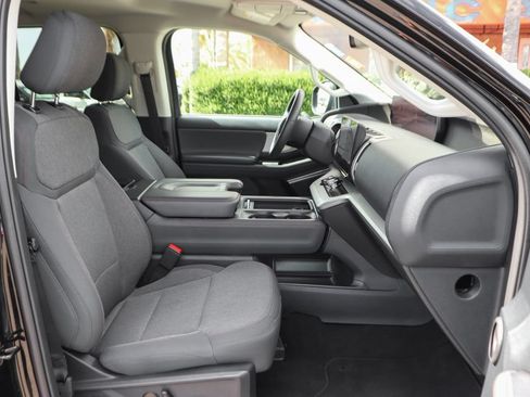 Used 2025 Ford Expedition Active AWD/4WD image 46