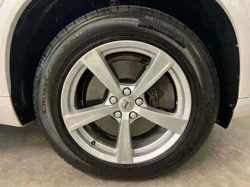 Used 2017 Volvo XC90 T5 Momentum w/ Vision Package image 39