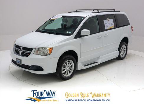 Used 2014 Dodge Grand Caravan SXT w/ Rear Park Assist Package FWD image 9