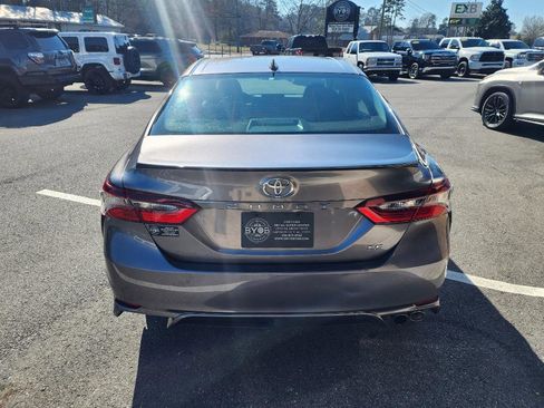 Used 2024 Toyota Camry SE image 4