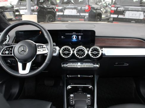 Used 2022 Mercedes-Benz GLB 250 4MATIC image 24