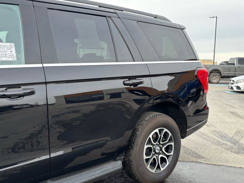 Used 2023 Ford Expedition XLT AWD/4WD image 4