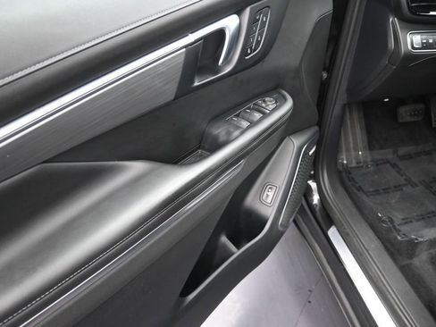 Used 2025 Buick Enclave Preferred w/ Power Package FWD image 10