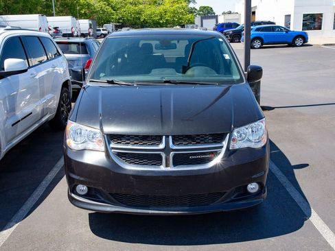 Used 2019 Dodge Grand Caravan SXT FWD image 2