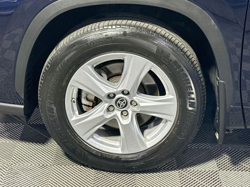 Used 2022 Toyota Highlander L image 12